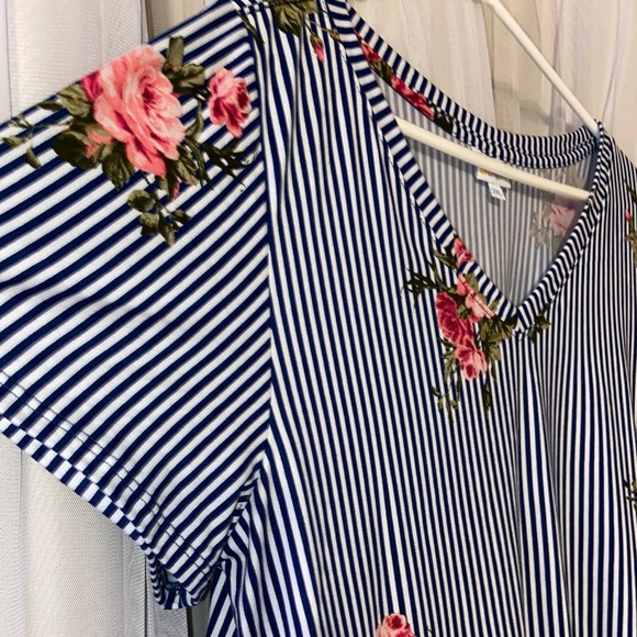 NWOT LULAROE LIV TOP - Picture 2 of 6